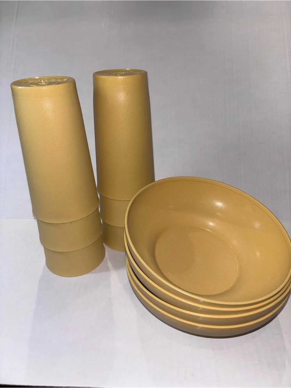 Tupperware Golden 4 Stackable Bowls and 6Tumblers Set